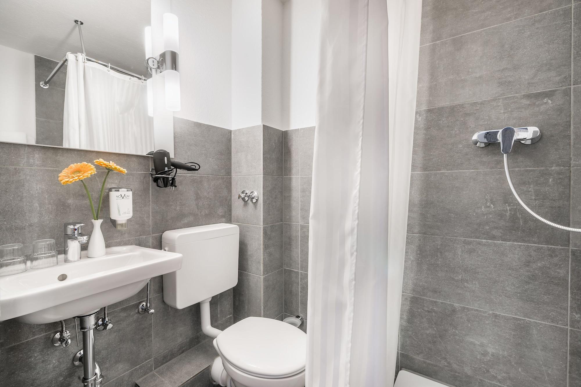 Signature Hotel Astoria Hamburg Bagian luar foto